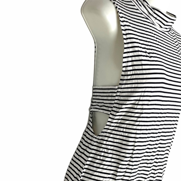 Striped & Stretchy Cutout Top - Picture 3 of 15